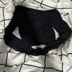 Cute cropped black long sleeve